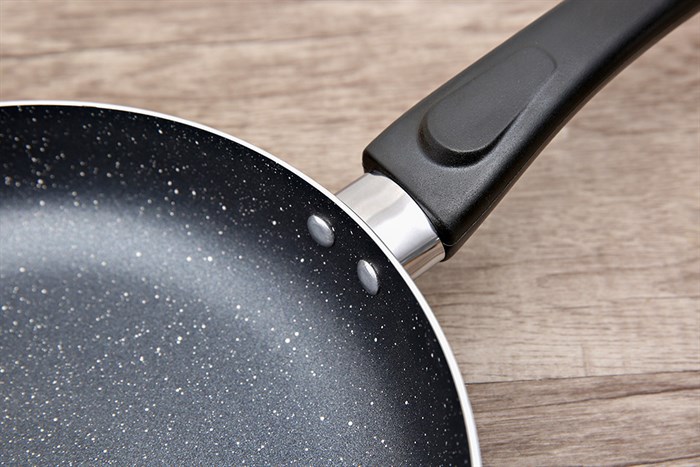 Chảo nhôm chống dính vân đá 24 cm Delites CE008-24 Màu Đỏ