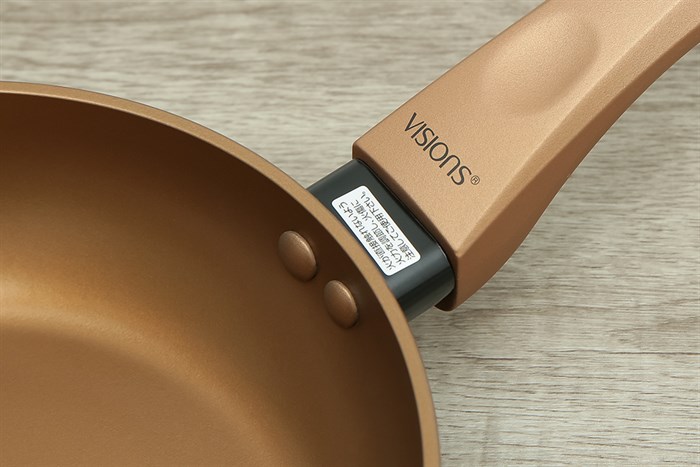 Chảo nhôm chống dính đáy từ 20 cm Visions VS-FP20-AB/JP Màu Vàng đồng