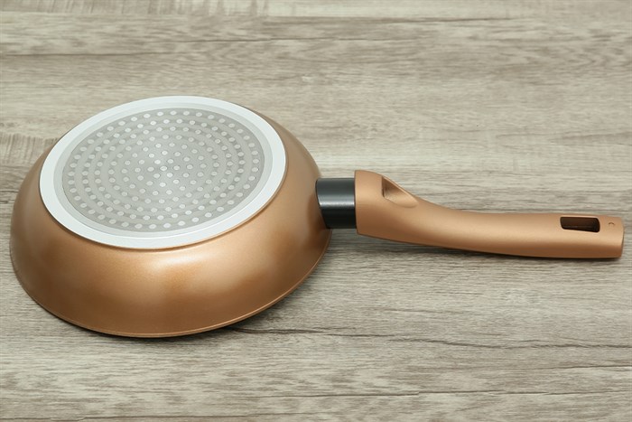 Chảo nhôm chống dính đáy từ 20 cm Visions VS-FP20-AB/JP Màu Vàng đồng