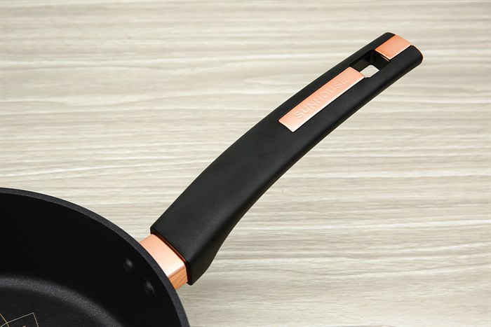 Chảo nhôm chống dính Ultra titanium đáy từ 26 cm Sunhouse ST26B Màu Đen