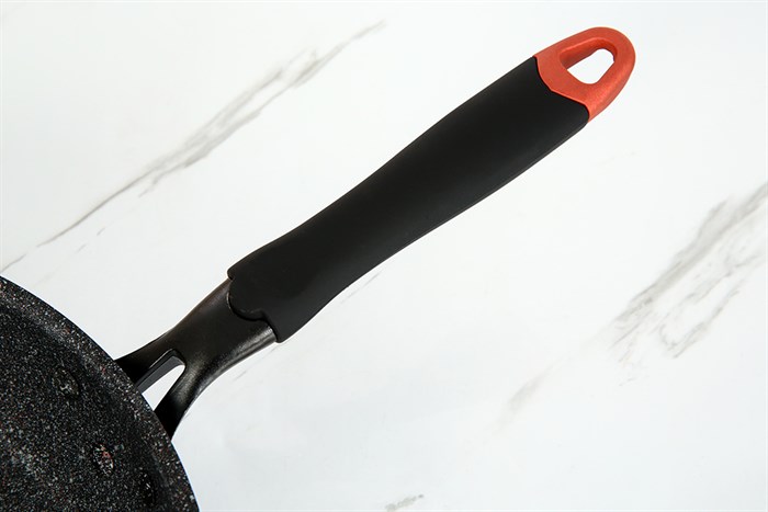 Chảo nhôm chống dính vân đá đáy từ 28 cm Kangaroo KG661L Màu Đen