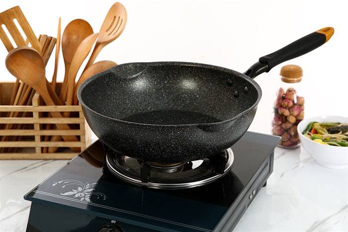 Chảo nhôm sâu chống dính vân đá đáy từ 28 cm Kangaroo KG662L Màu Đen