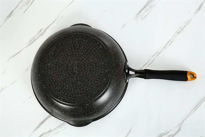 Chảo nhôm sâu chống dính vân đá đáy từ 28 cm Kangaroo KG662L Màu Đen