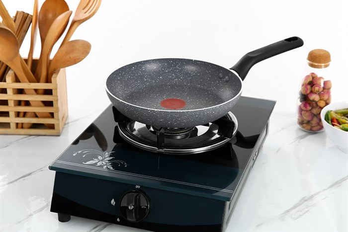 Chảo nhôm chống dính vân đá 24 cm Tefal Natura B2260495 Màu Đen