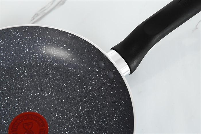 Chảo nhôm chống dính vân đá 24 cm Tefal Natura B2260495 Màu Đen