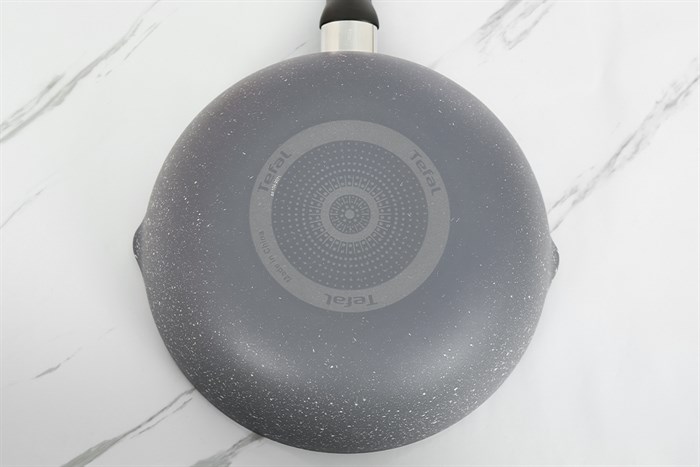 Chảo nhôm sâu chống dính vân đá 26 cm Tefal Natura B2266595 Màu Đen
