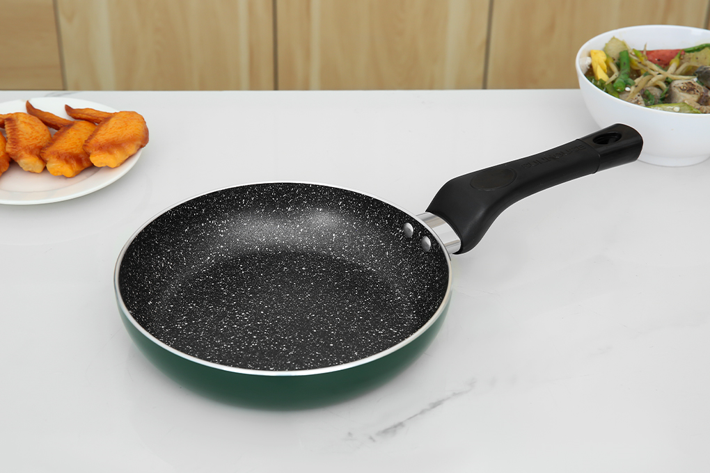 Chảo nhôm chống dính vân đá đáy từ 20 cm Sunhouse SH20G Màu Xanh lá