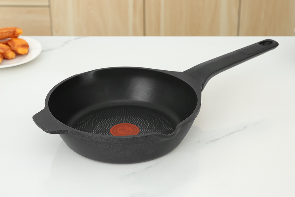 Chảo nhôm sâu chống dính đáy từ 22 cm Tefal Robusto E2490344 Màu Đen