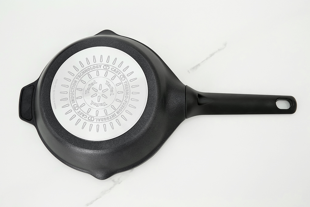Chảo nhôm sâu chống dính đáy từ 22 cm Tefal Robusto E2490344 Màu Đen