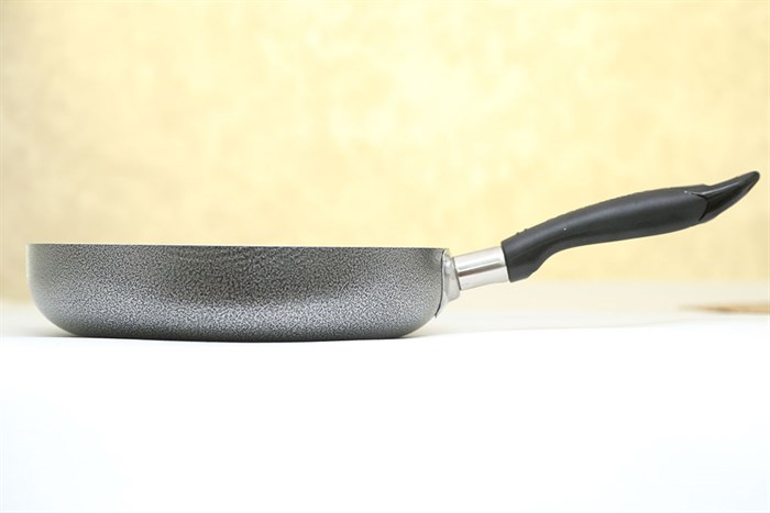 Chảo nhôm chống dính 24 cm Happycook NSF24CRL Màu Xám