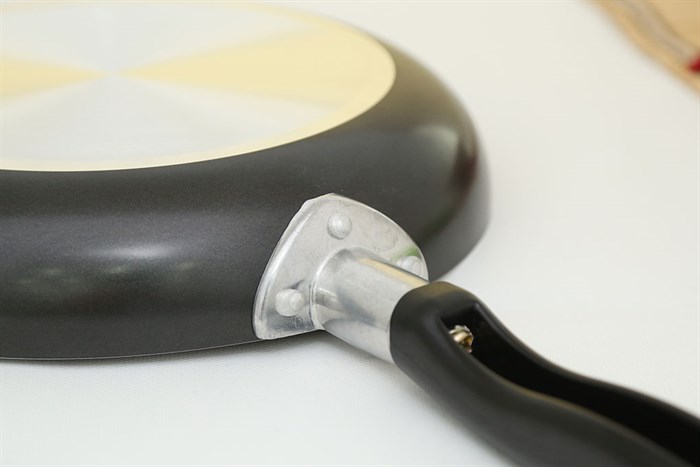 Chảo nhôm chống dính 24 cm Sunhouse HappyTime Màu Đen