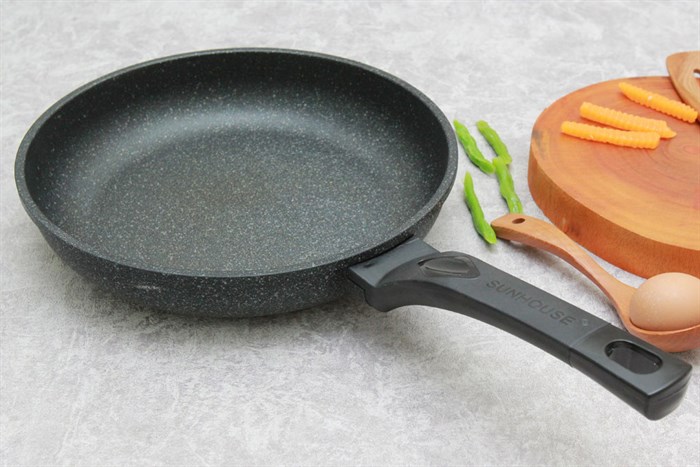 Chảo nhôm chống dính vân đá 28 cm Sunhouse SBD28 Màu Đen