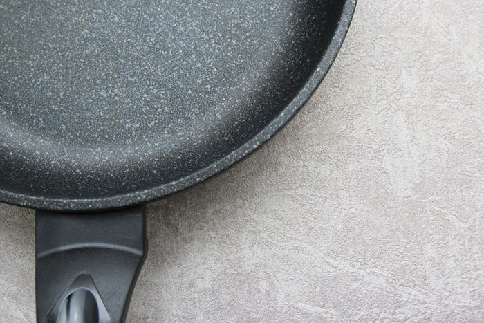 Chảo nhôm chống dính vân đá 28 cm Sunhouse SBD28 Màu Đen