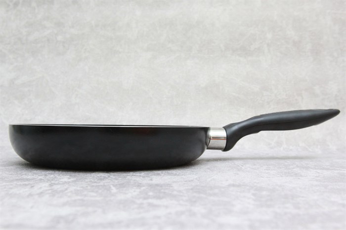 Chảo nhôm chống dính đáy từ 22 cm Sunhouse SHM22 Màu Đen