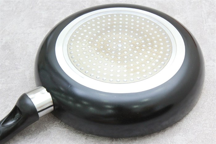 Chảo nhôm chống dính đáy từ 22 cm Sunhouse SHM22 Màu Đen