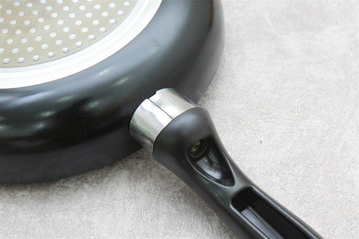 Chảo nhôm chống dính đáy từ 22 cm Sunhouse SHM22 Màu Đen