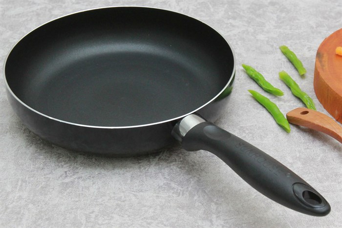 Chảo nhôm chống dính đáy từ 24 cm Sunhouse SHM24 Màu Đen