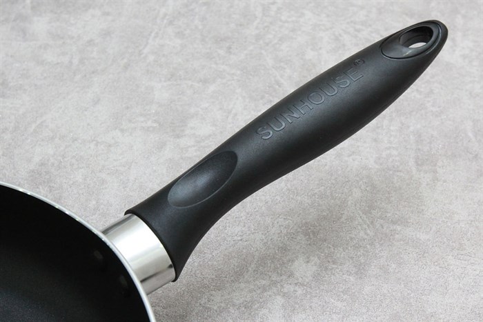 Chảo nhôm chống dính đáy từ 24 cm Sunhouse SHM24 Màu Đen