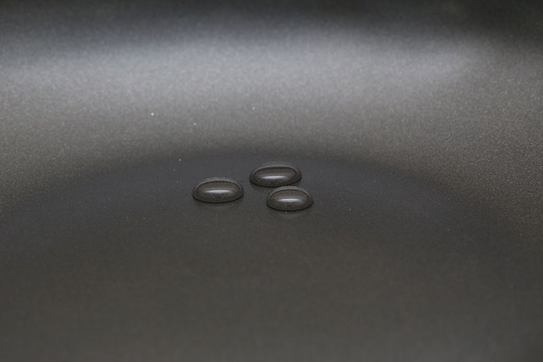 Lòng chảo phủ 3 lớp chống dính Whitford theo tiêu chuẩn Mỹ siêu bền, an toàn cho sức khỏe người dùng, dễ vệ sinh. Lòng chảo phủ 3 lớp chống dính Whitford theo tiêu chuẩn Mỹ siêu bền, an toàn cho sức khỏe người dùng, dễ vệ sinh.