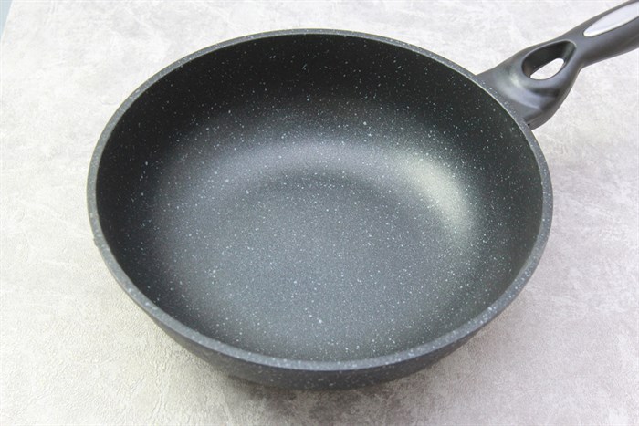 Chảo nhôm sâu chống dính vân đá 26 cm Sunhouse Calistar SBDS-26 Màu Đen