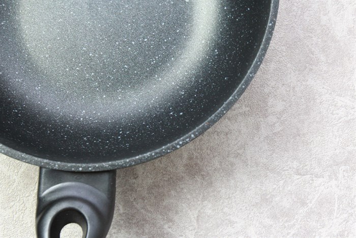 Chảo nhôm sâu chống dính vân đá 26 cm Sunhouse Calistar SBDS-26 Màu Đen