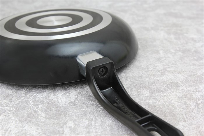 Chảo nhôm chống dính 24 cm Kangaroo KG651 Màu Đen