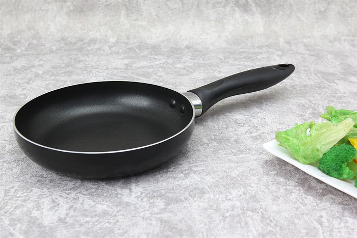 Chảo nhôm chống dính đáy từ 18 cm Sunhouse SHM18 Màu Đen