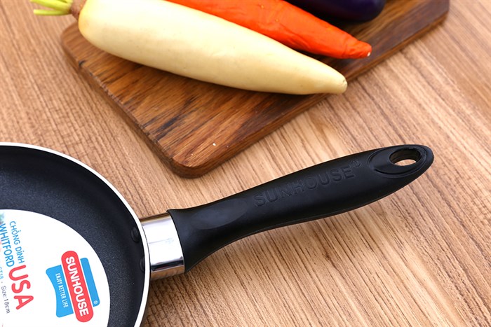 Chảo nhôm chống dính 18 cm Sunhouse CT18 Màu Đen