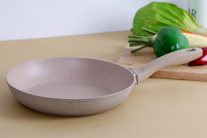 Chảo nhôm chống dính đáy từ 26 cm Happycook Charm CHP-26 Màu Nâu nhạt