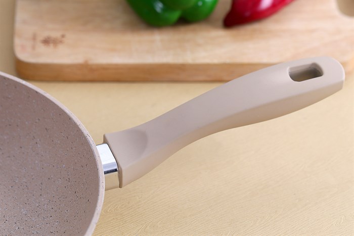 Chảo nhôm chống dính đáy từ 26 cm Happycook Charm CHP-26 Màu Nâu nhạt