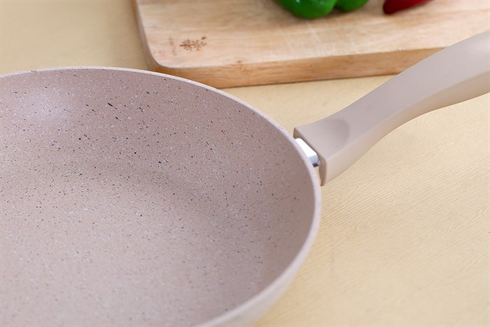 Chảo nhôm chống dính đáy từ 26 cm Happycook Charm CHP-26 Màu Nâu nhạt