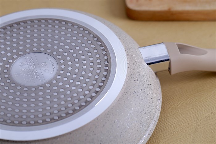 Chảo nhôm chống dính đáy từ 26 cm Happycook Charm CHP-26 Màu Nâu nhạt