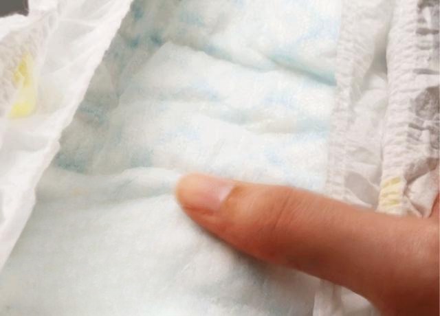 Tã quần Pampers Super Jumbo size XL 62 miếng (12 - 17 kg) - Bề mặt