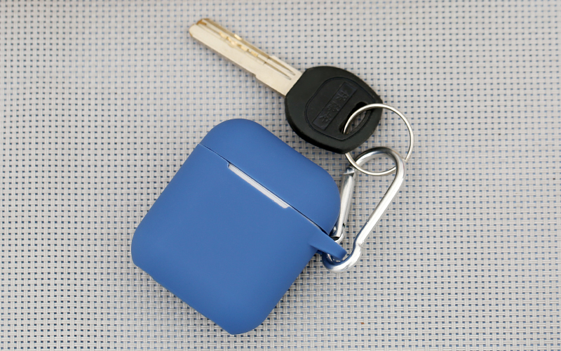 Túi đựng Airpod nhựa dẻo kèm móc JM AP02 Xanh có móc khóa để móc túi quần Túi đựng Airpod nhựa dẻo kèm móc JM AP02 Xanh có móc khóa để móc túi quần