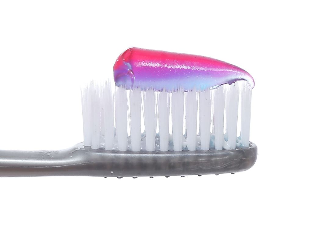 https://cdn.tgdd.vn/Products/Images/2446/199777/bhx/kem-danh-rang-closeup-lua-bang-tac-dong-sach-khuan-230g-201907221108542638.jpg