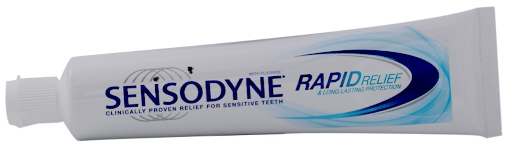 Kem đánh răng Sensodyne giảm ê buốt 100g Kem đánh răng Sensodyne giảm ê buốt 100g