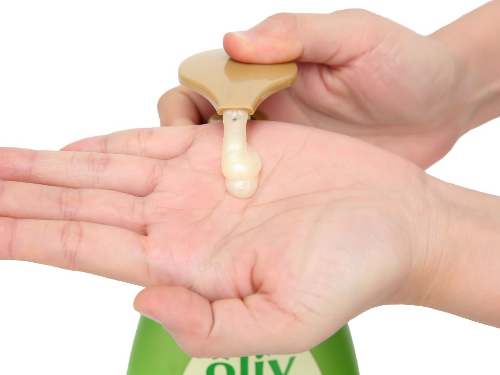 https://cdn.tgdd.vn/Products/Images/2483/182275/bhx/dau-goi-oliu-oliv-duong-toc-bong-benh-650ml-202006021253241888.jpg