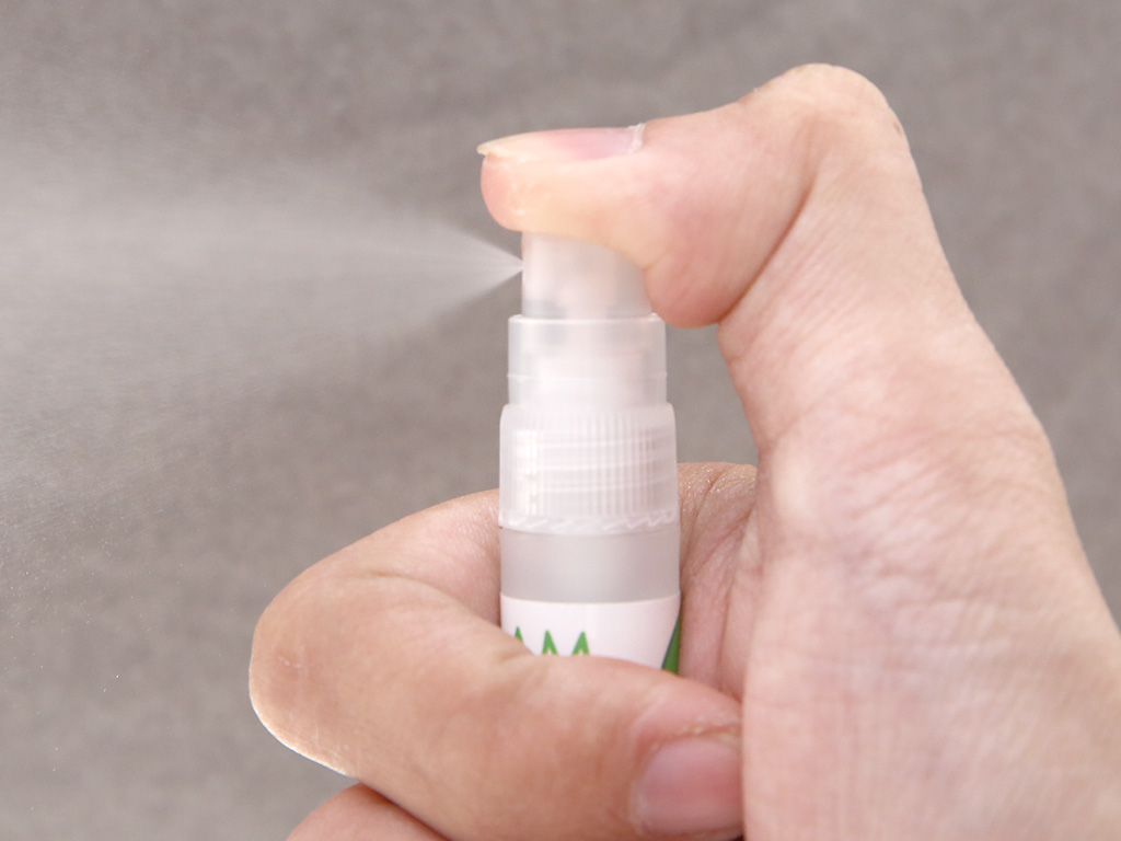 Dung dịch xịt tay kháng khuẩn Lamcosmé hương táo xanh chai 8ml 4