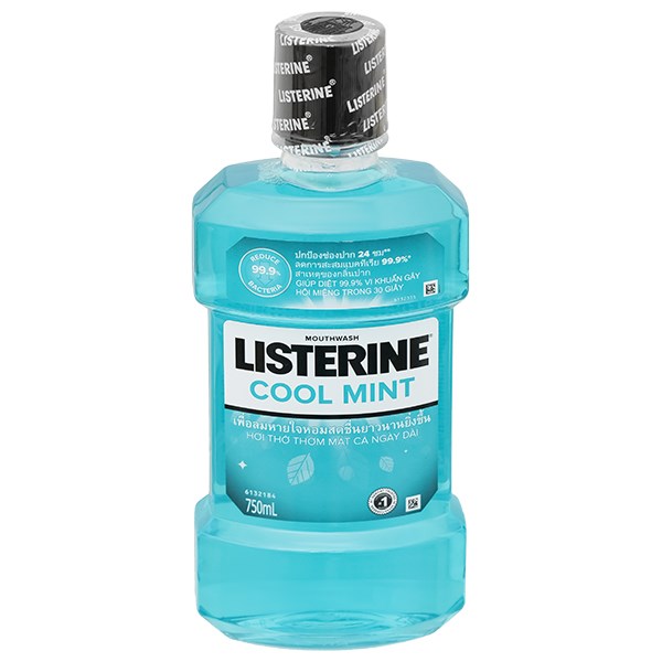Nước súc miệng Listerine Cool Mint giúp hơi thở thơm mát