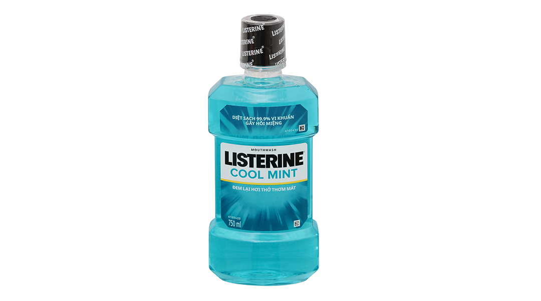 Nước súc miệng Listerine Cool Mint giúp hơi thở thơm mát