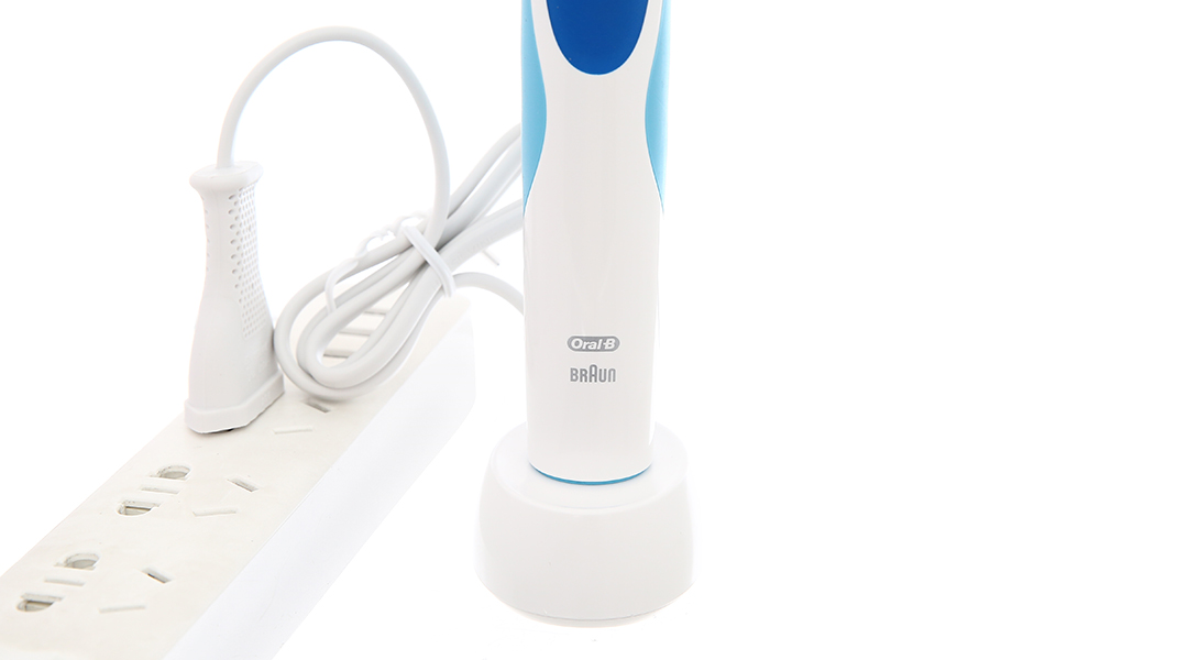 Bàn chải điện Oral-B Vitality CrossAction Blue D12.513 - 10