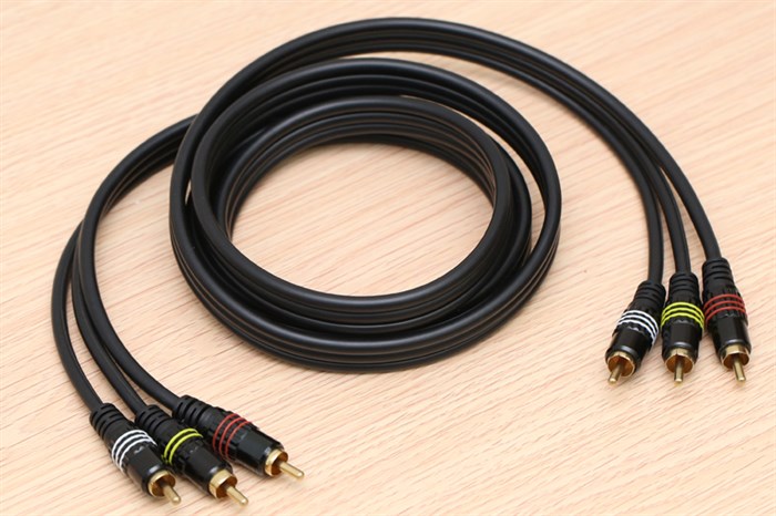 Cáp AV 1.8m Vcom CV-513 Màu Đen