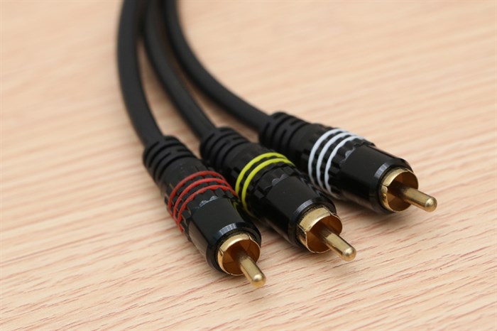 Cáp AV 1.8m Vcom CV-513 Màu Đen