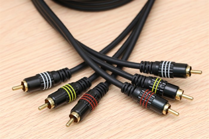 Cáp AV 1.8m Vcom CV-513 Màu Đen