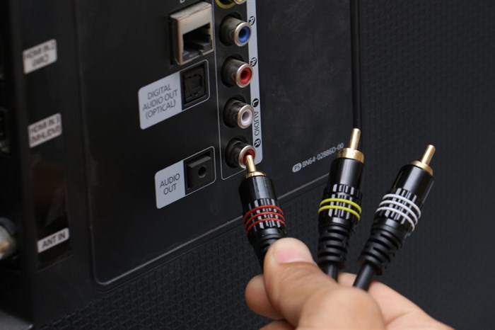 Cáp AV 1.8m Vcom CV-513 Màu Đen