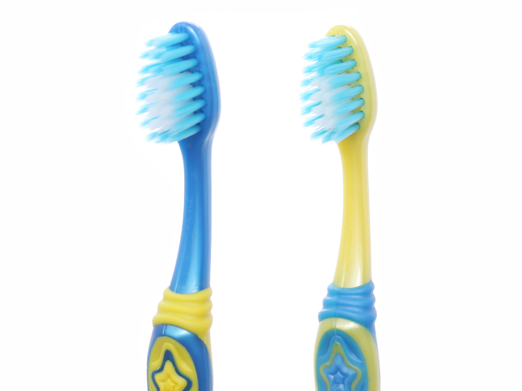 Bộ 2 bàn chải cho bé 5 - 9 tuổi Colgate Minion lông siêu mềm (giao màu ngẫu nhiên) 3