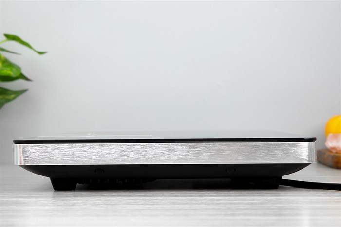 Bếp hồng ngoại Hommy 833 Màu Đen