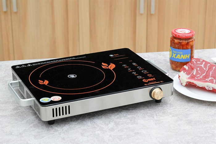 Bếp hồng ngoại Comet CM5558 Màu Đen