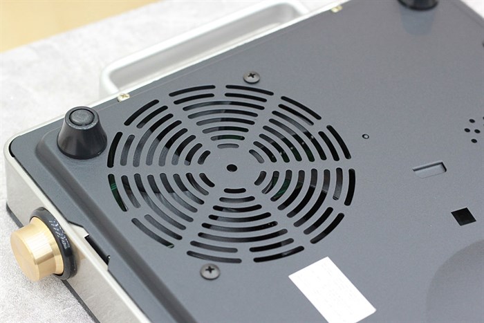 Bếp hồng ngoại Comet CM5558 Màu Đen