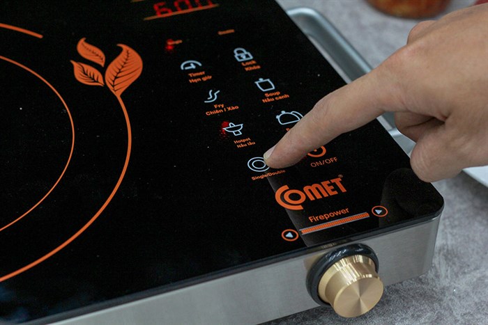 Bếp hồng ngoại Comet CM5558 Màu Đen